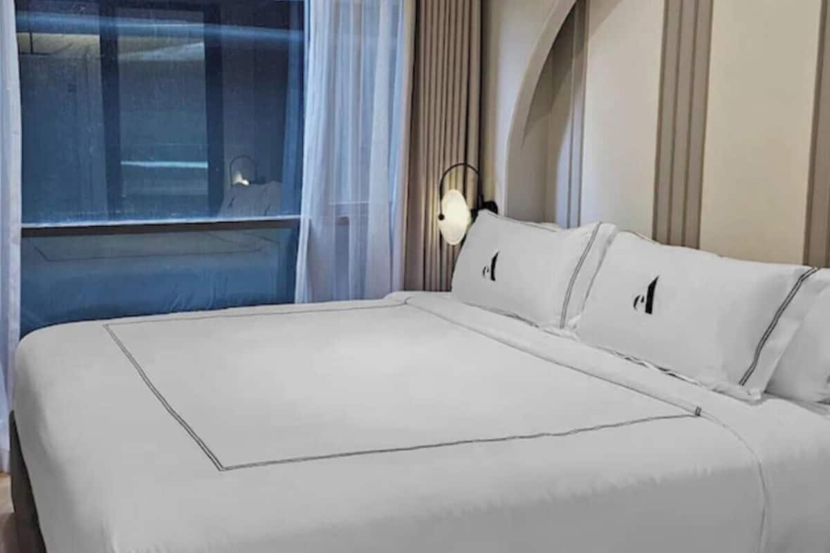 2 bedrooms, Egyptian cotton sheets, premium bedding, down duvets