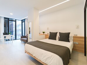 Een strijkplank/strijkijzer, gratis wifi, beddengoed