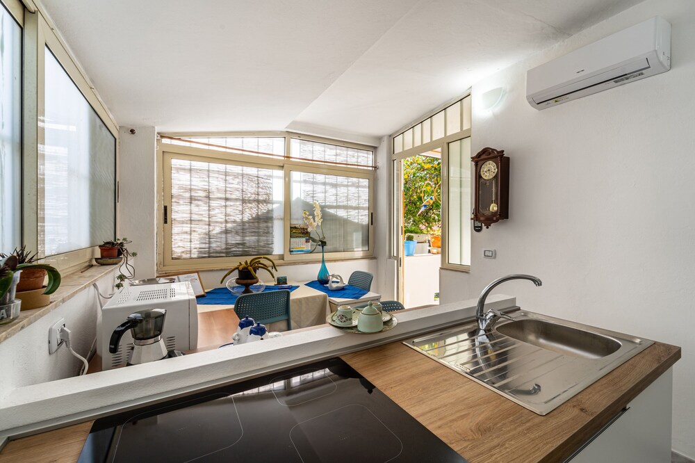 Intimate, quiet studio apartment with a small living room and equipped kitchen