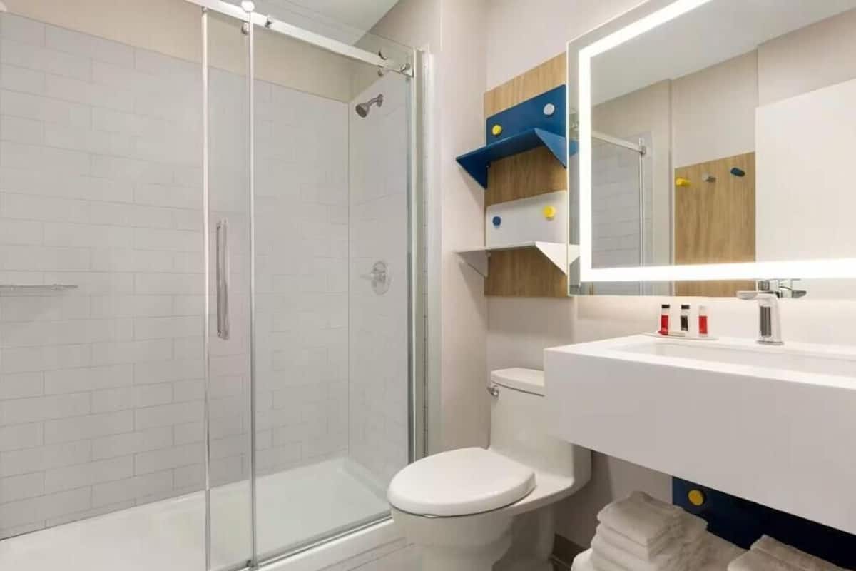 Bathroom | Hair dryer, towels, soap, shampoo