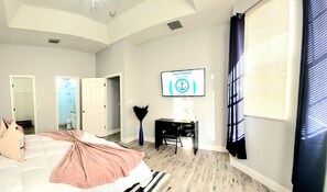 2 sovrum och strykjärn/strykbräda