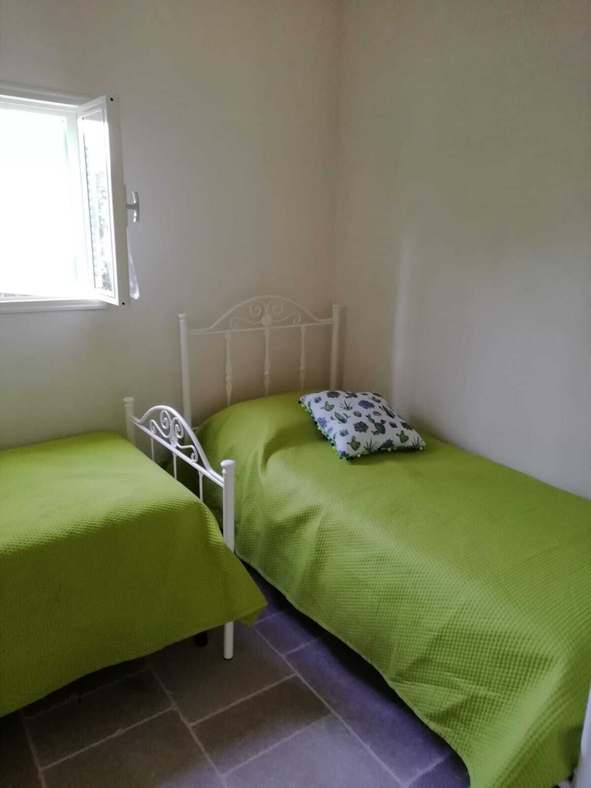 Villa immersa nella piana degli ulivi , a 5 minuti dalla città bianca e dal mare