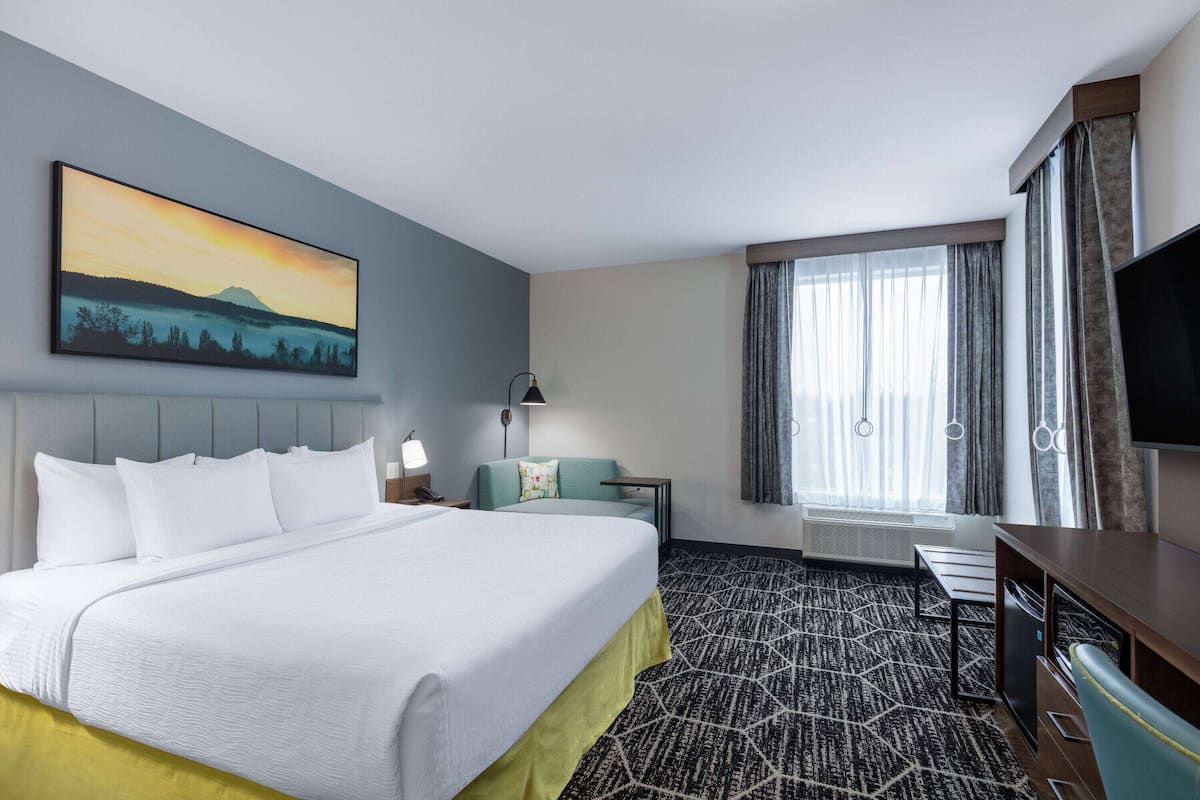 Room, 1 King Bed, Accessible (Mobility, Tub w/Grab Bars) | Desk, laptop workspace, iron/ironing board, free WiFi