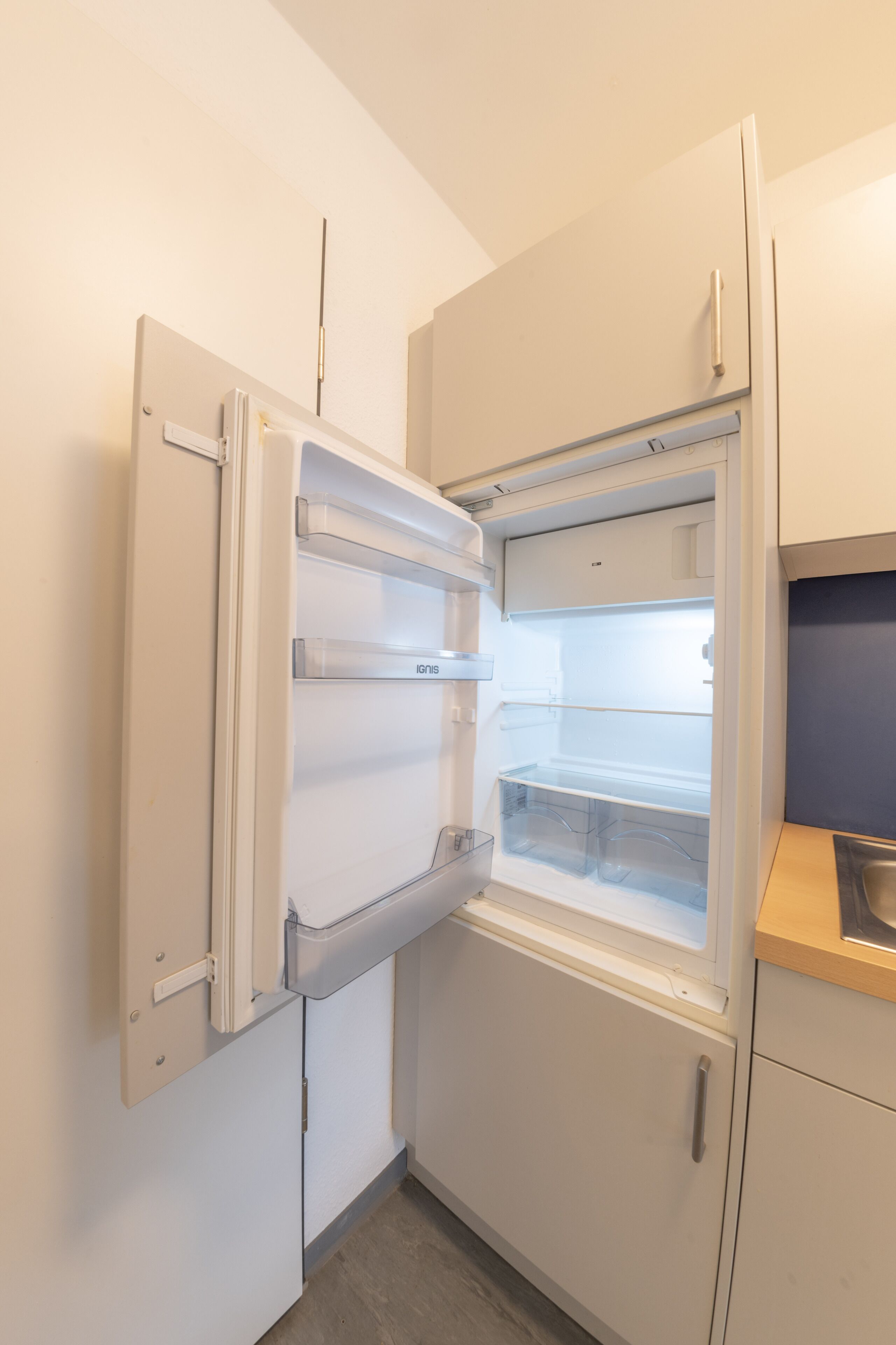 大型冰箱、爐台、鍋具/餐盤/廚房用品、冷凍庫