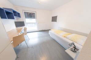 Basic Single Room | Desk, free WiFi, bed sheets - Stäy Apartmenthaus und Monteurzimmer (Mannheim)