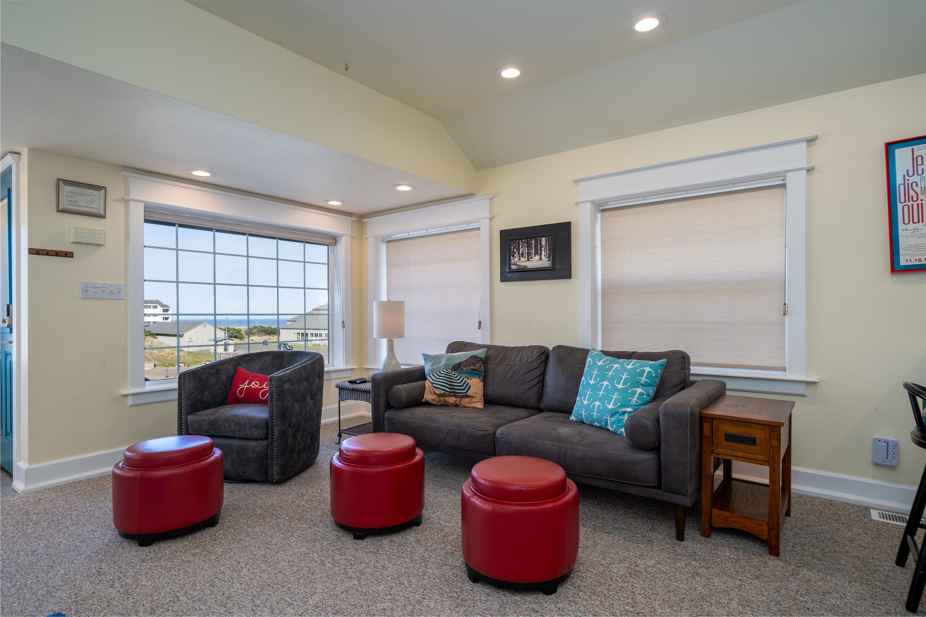 Remodelled Home, Close to the Beach, with Fenced Yard, Park and Playground nearb