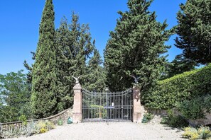 Property grounds - Luxury, Sustainability and Eco Pool in Style Apt. (Certaldo)