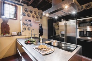 Fridge, microwave, oven, stovetop - Luxury, Sustainability and Eco Pool in Style Apt. (Certaldo)