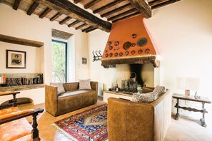 TV, fireplace - Luxury, Sustainability and Eco Pool in Tower Apt. (Certaldo)