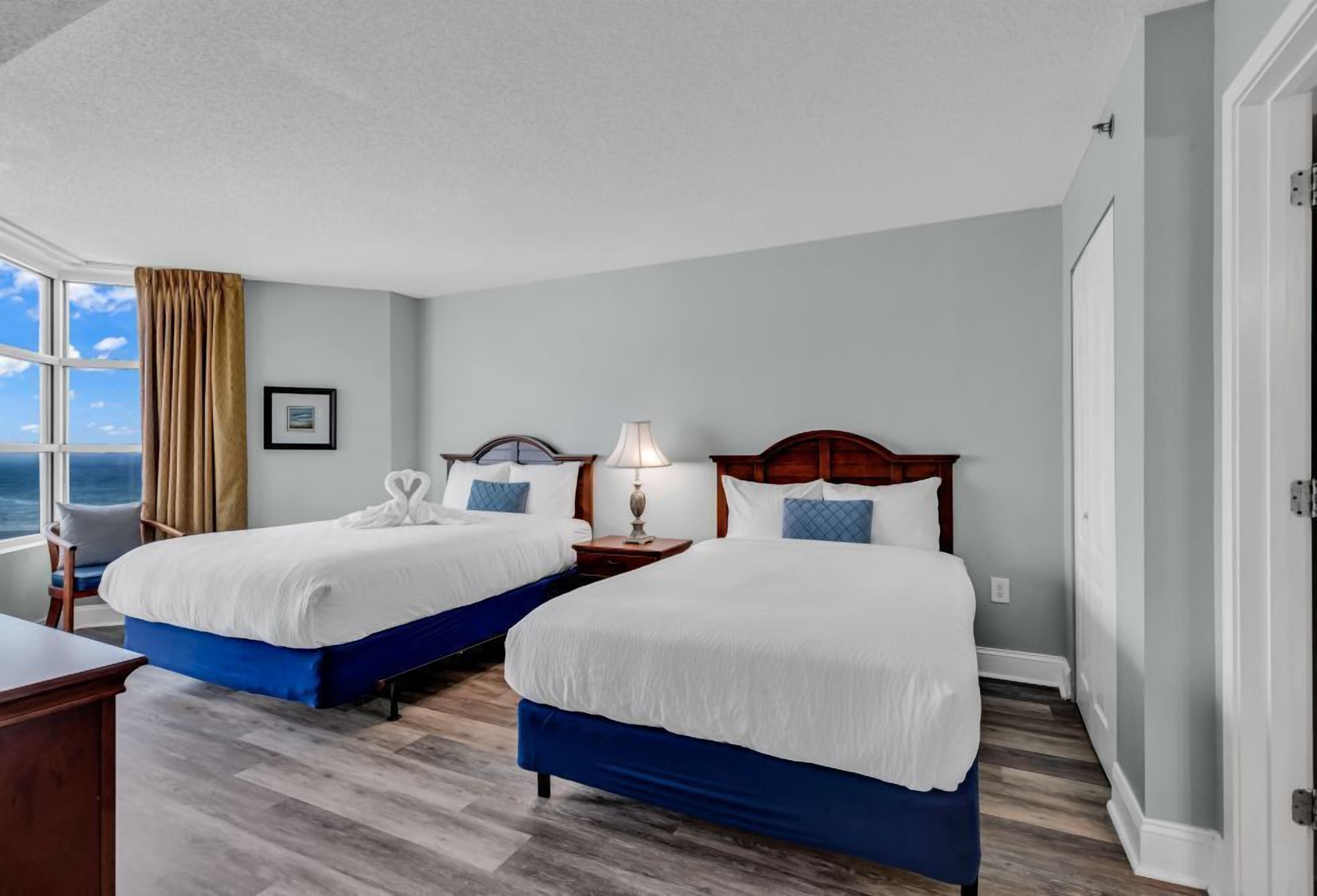 📢 Snowbirds Monthly Discounts Breathtaking 2BR Condo w Floor-to-Ceiling Windows Overlooking Ocean