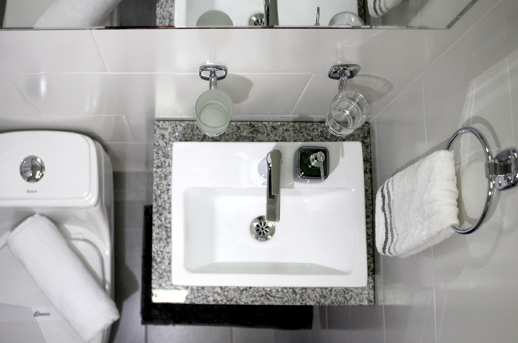 A Cozy Nest in the Historic Heart of Bogotá: 
Designer Flat with Mountain Views!