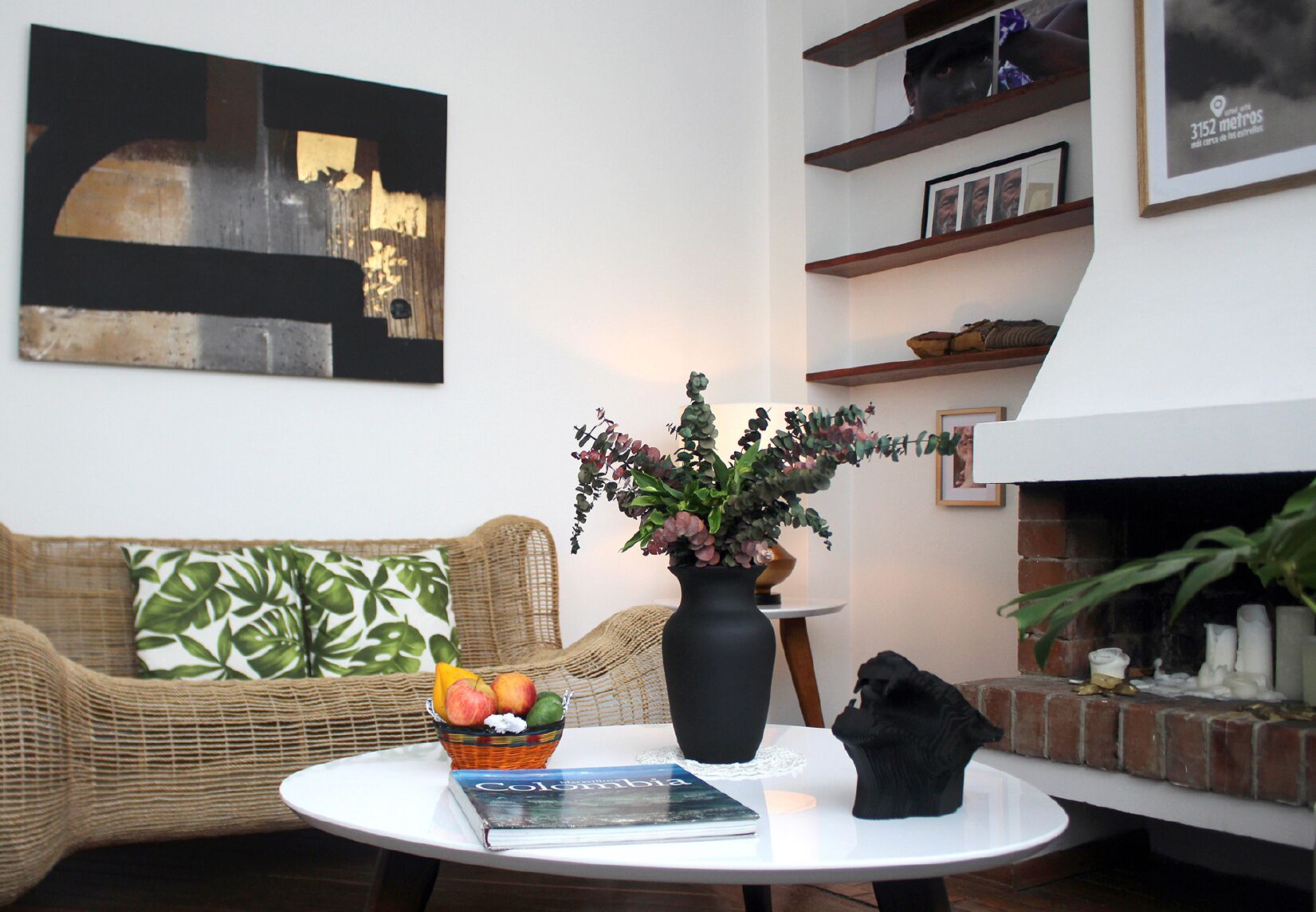 A Cozy Nest in the Historic Heart of Bogotá: 
Designer Flat with Mountain Views!