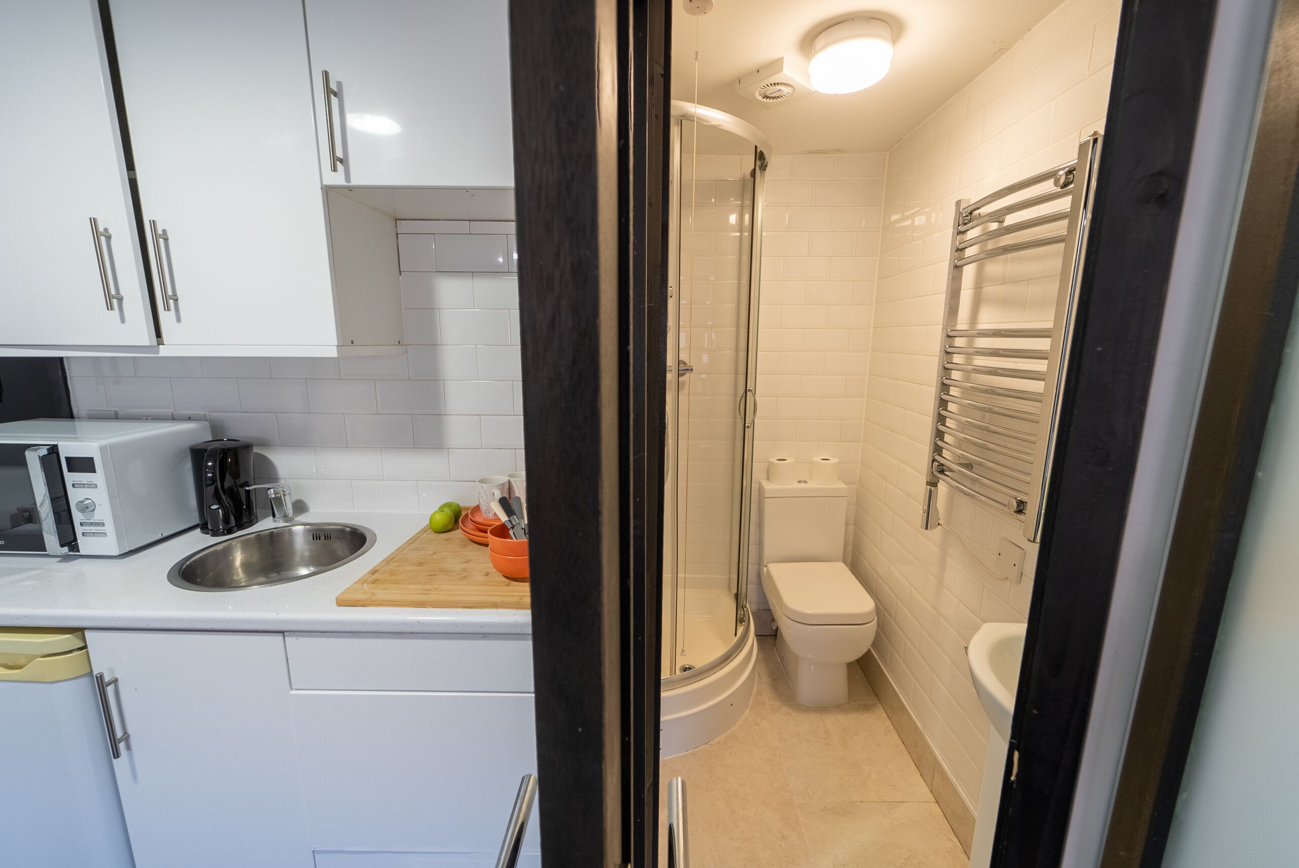 Large Studio next to UOB and close to City!