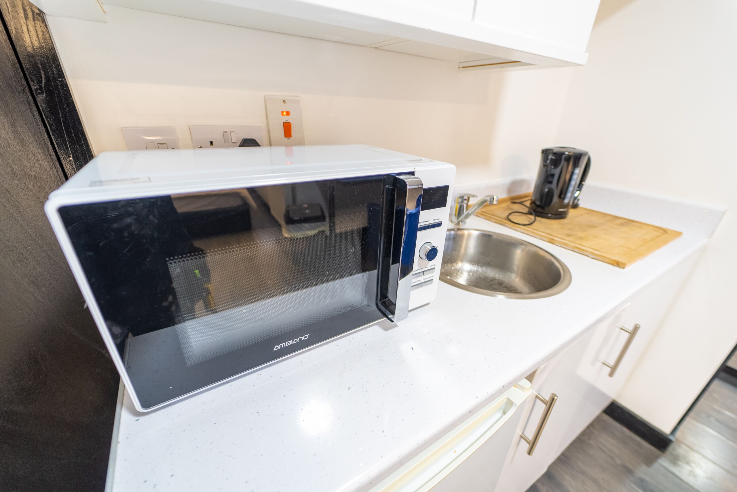 Large Studio next to UOB and close to City!