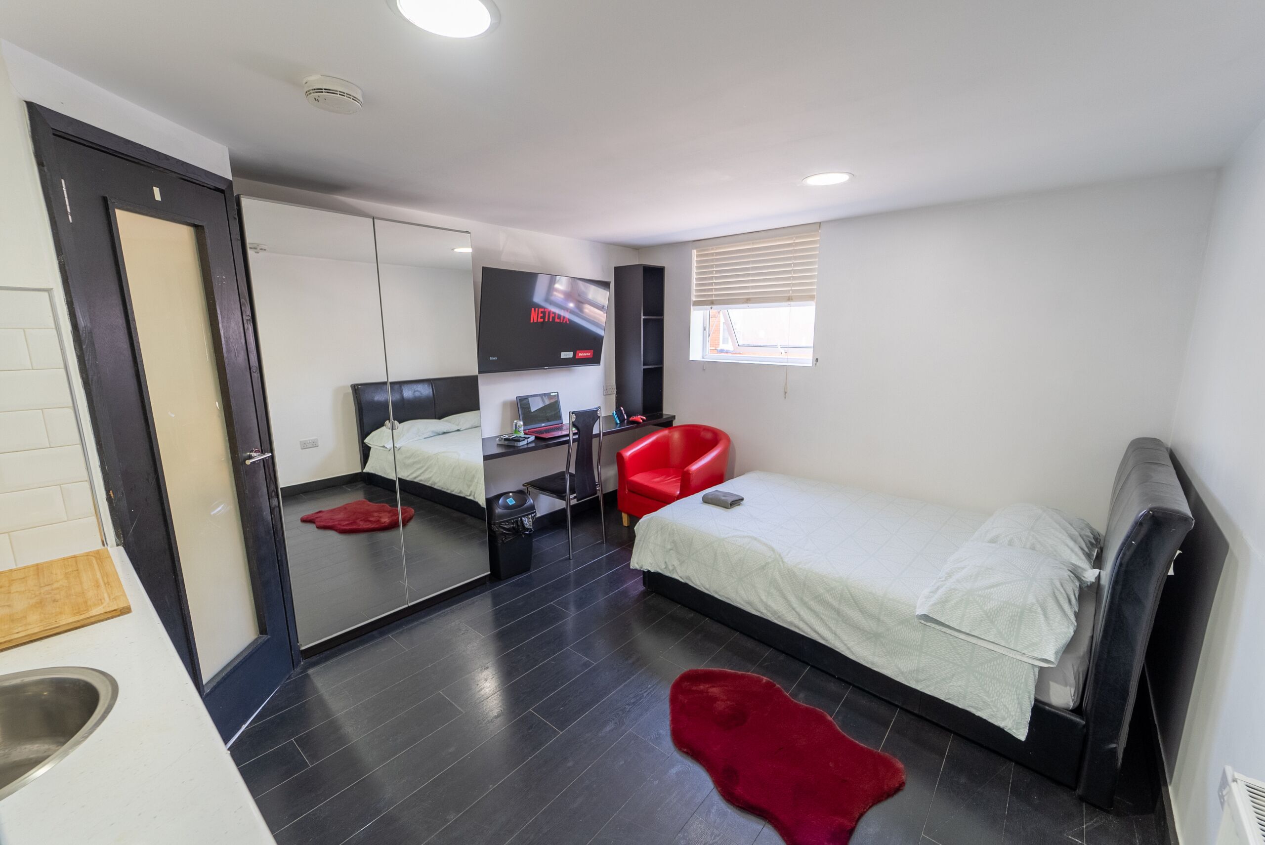 Large Studio next to UOB and close to City!