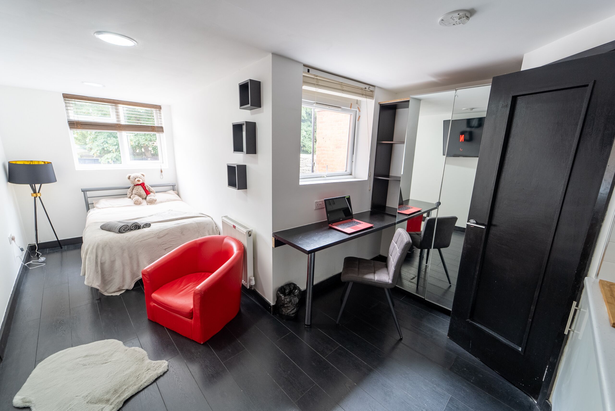 Large Studio next to UOB and close to City!