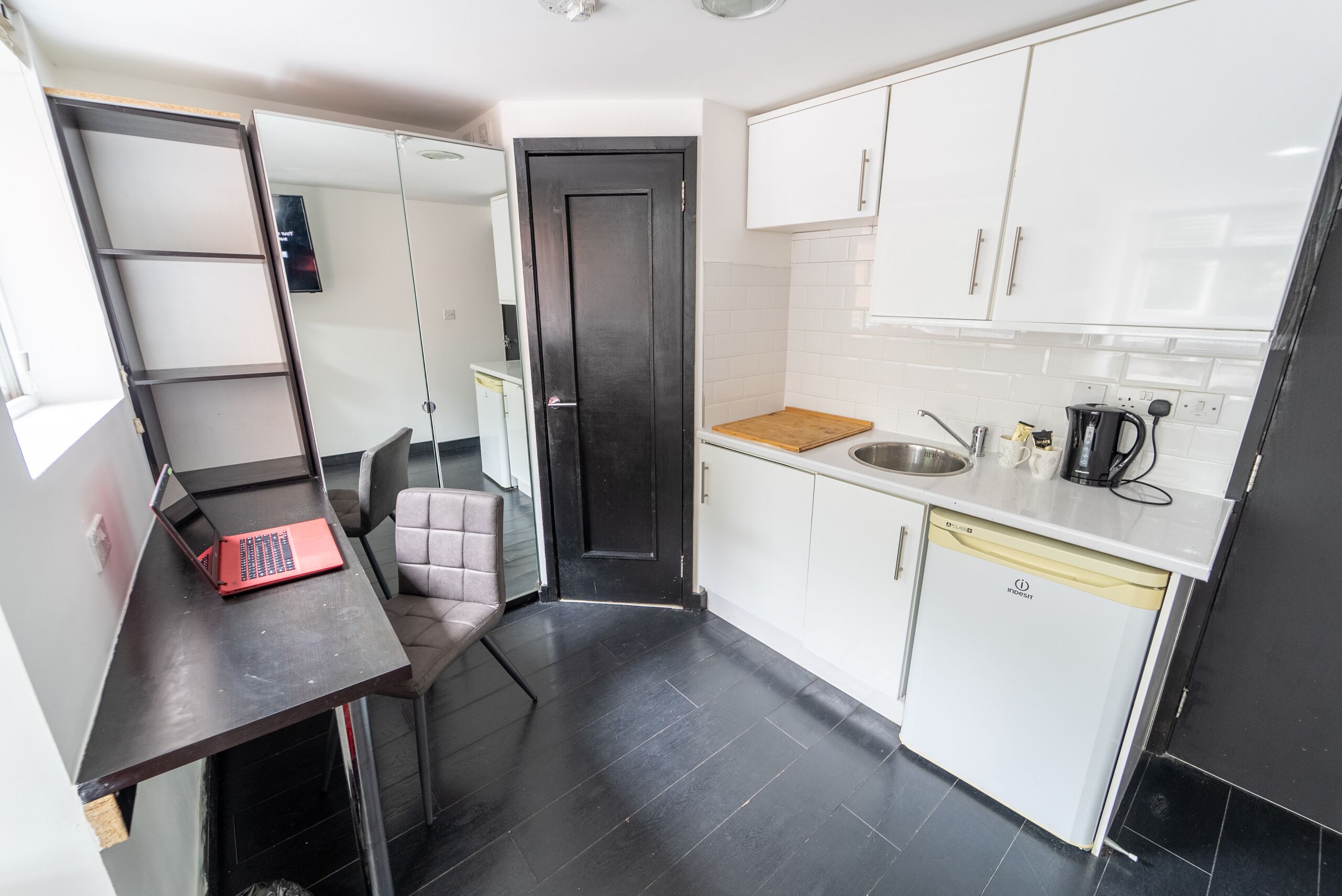 Large Studio next to UOB and close to City!