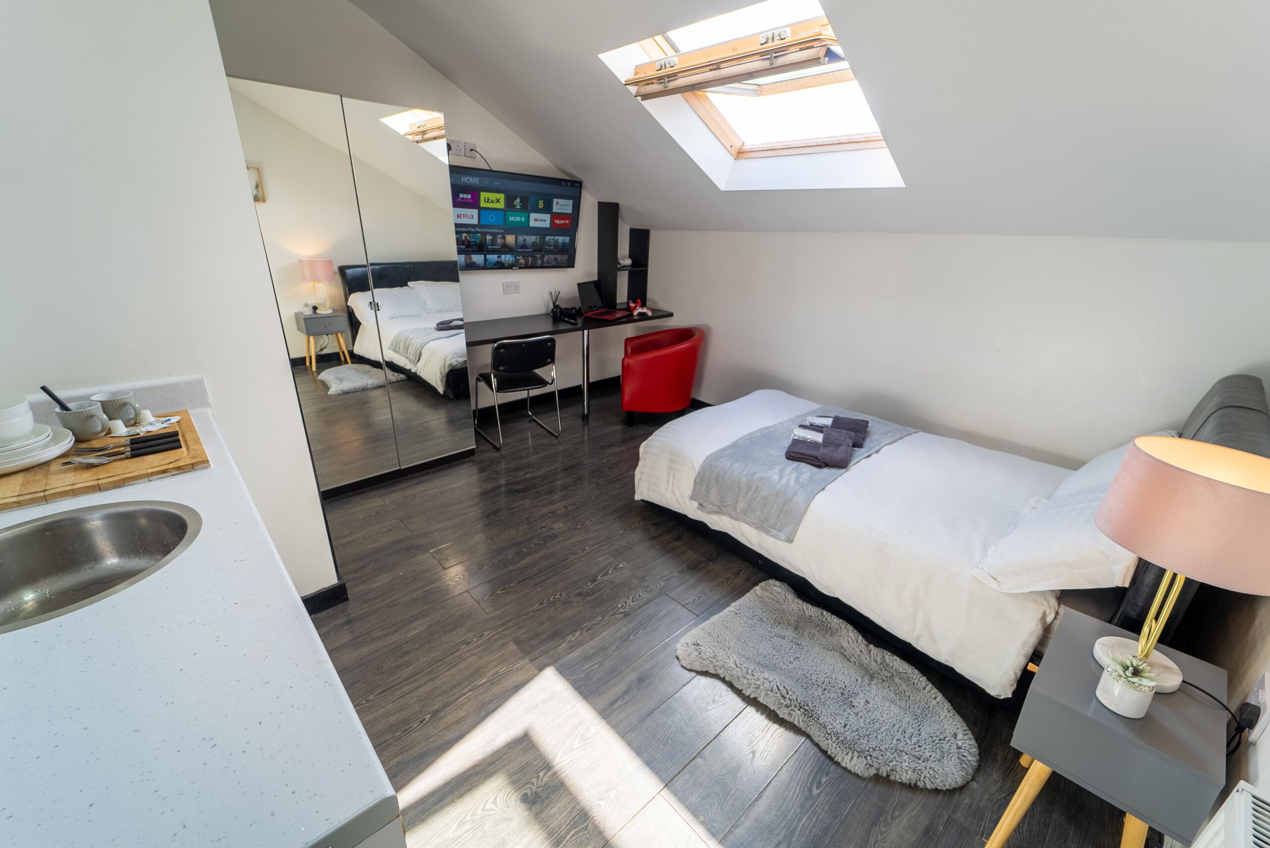 Studio next to UOB and QE!