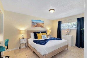 2 bedrooms, iron/ironing board, travel cot, free WiFi - Close to the beach! Pool, gym, BBQ, *no pet fee*, LCO @ 6 p.m. (Indian Harbour Beach)