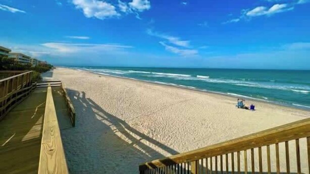 Beach nearby, beach towels - Close to the beach ~ Pool, gym, BBQ, pet-friendly (Indian Harbour Beach)