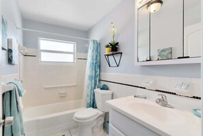 Shower, eco-friendly toiletries, hair dryer, shampoo