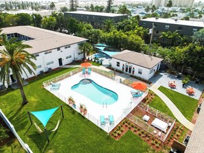 Pool - Close to the beach! Pool, gym, BBQ, *no pet fee*, LCO @ 6 pm! (Indian Harbour Beach)