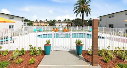 Seashell~ Walk to the beach Pool, BBQ, Arcade, Gym