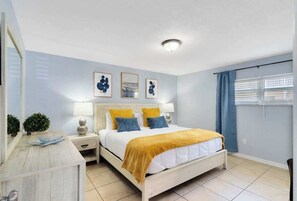 2 habitaciones, tabla de planchar con plancha y cuna de viaje