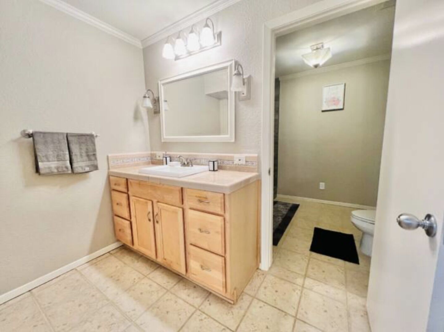 Big 2 story house 3000sqft home Shoebox home