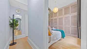 2 habitaciones, tabla de planchar con plancha, wifi y ropa de cama