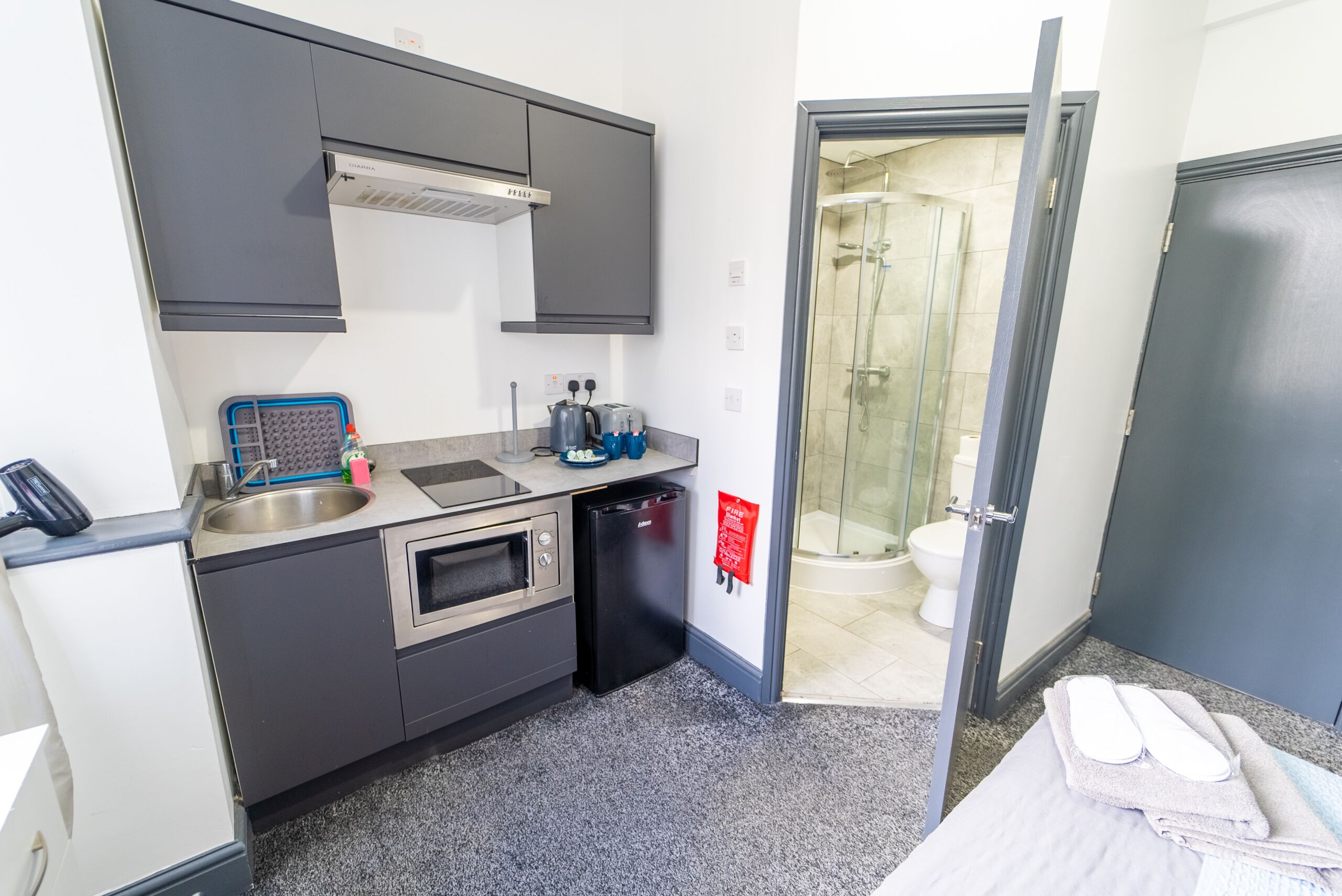 Ground floor studio next to QE with free parking!