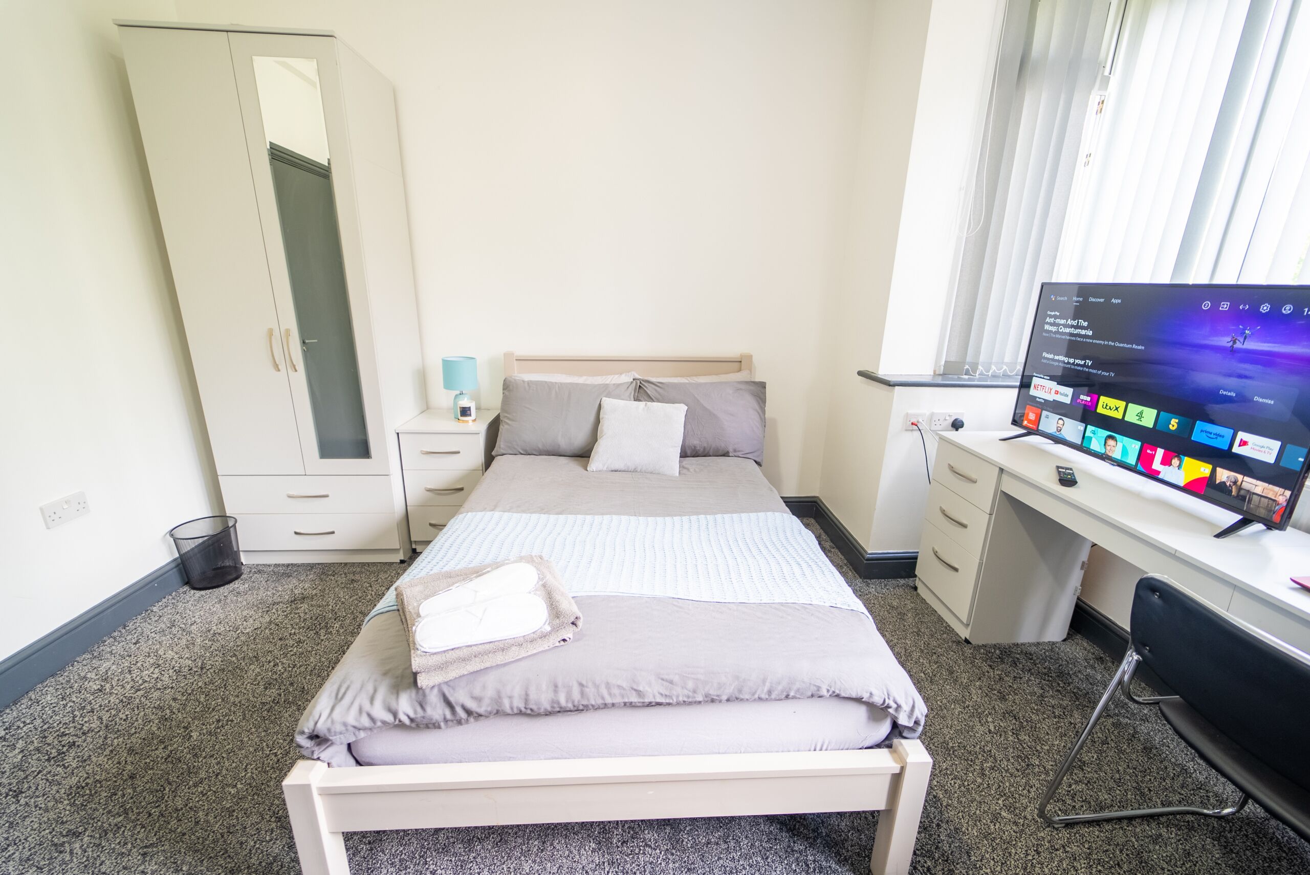 Ground floor studio next to QE with free parking!