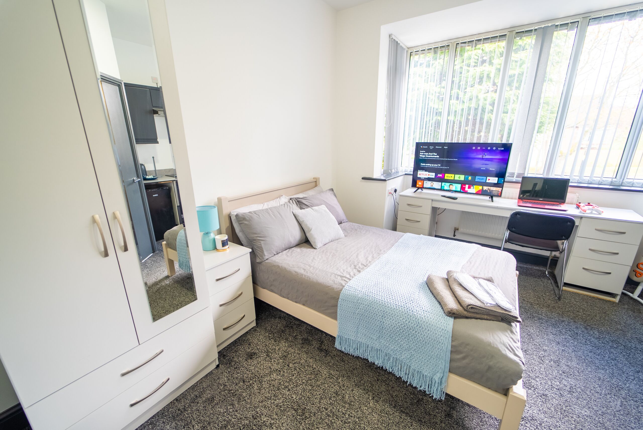 Ground floor studio next to QE with free parking!