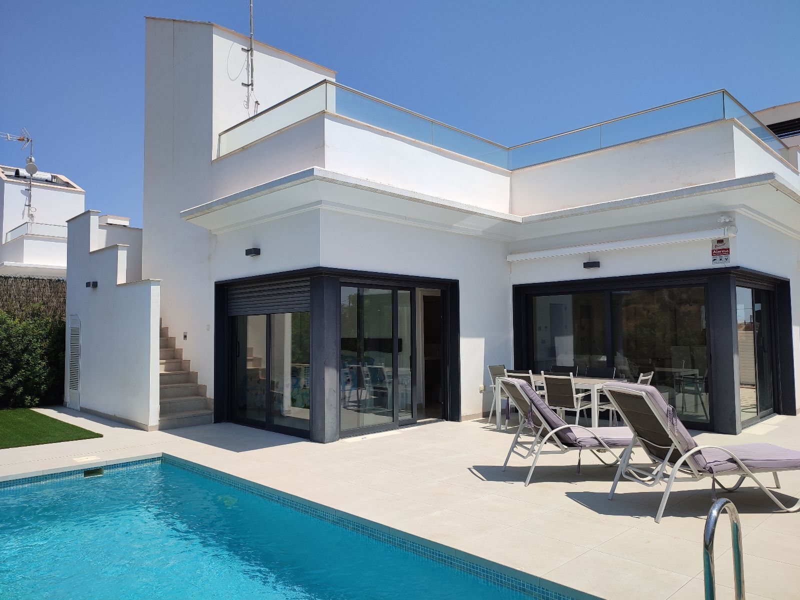 Luxury 3 Bedroom 2 Bathroom Villa with Pool