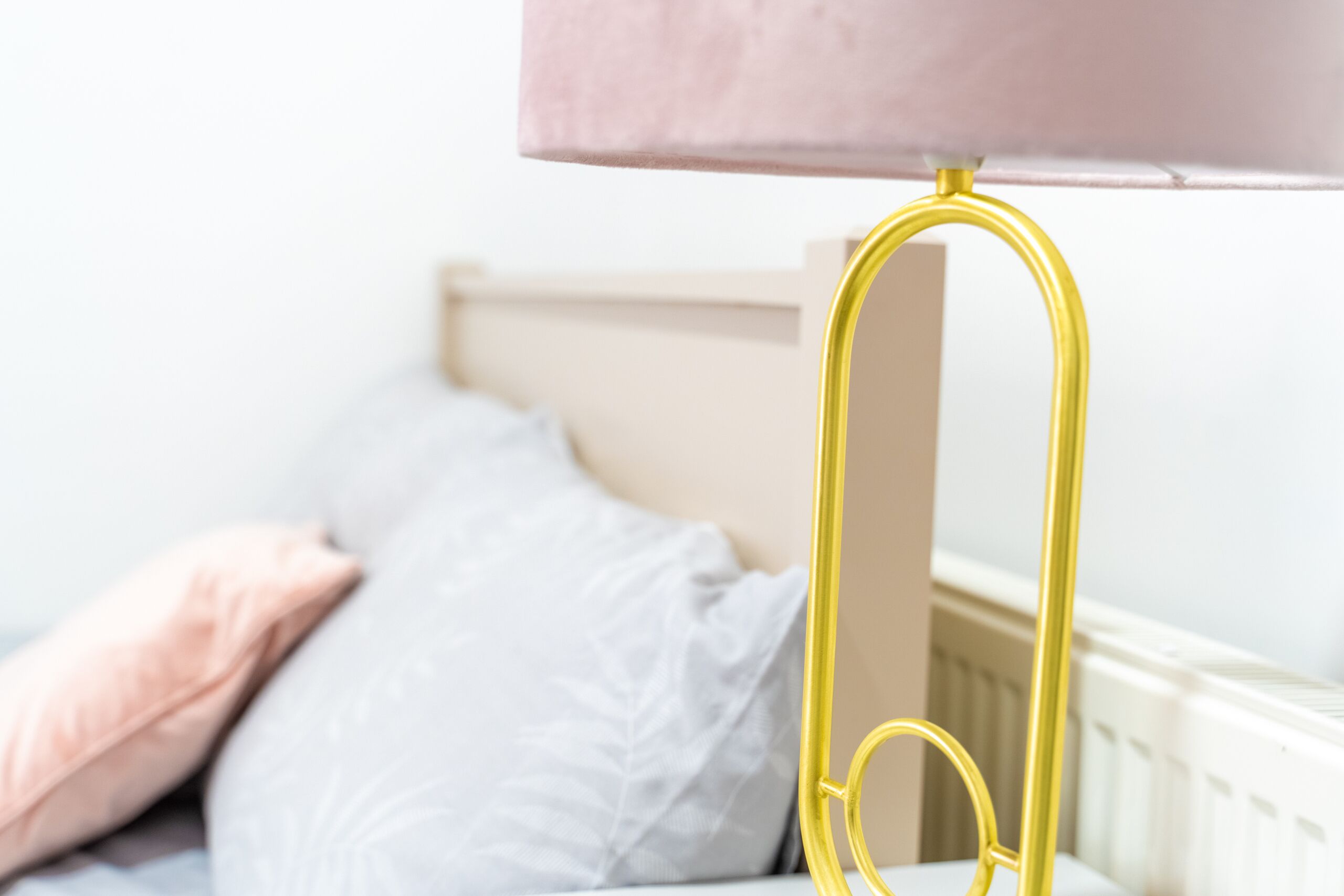 Ground floor studio near QE with free parking!