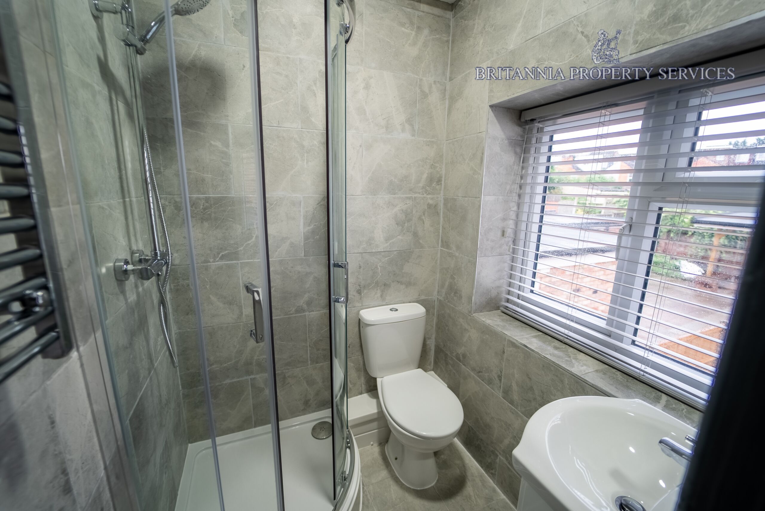 Modern studio in Guest House near QE!