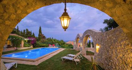 Alte Olivenpresse-Villa mit atemberaubendem Panoramablick