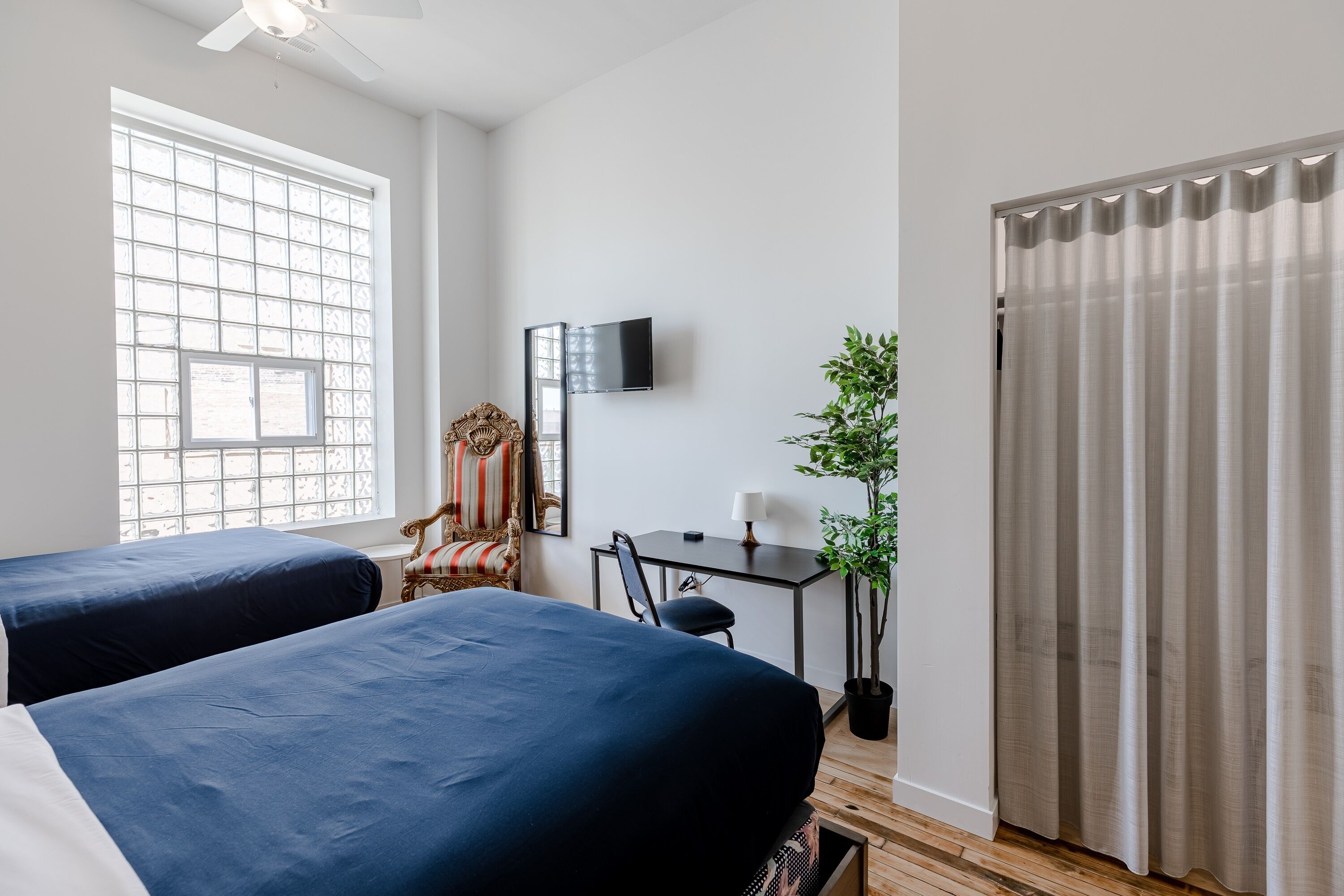 Wicker Park Condo with Gorgeous Roof Deck by RedAwning