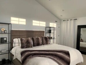 3 Schlafzimmer, Schreibtisch, Bügeleisen/Bügelbrett, kostenloses WLAN