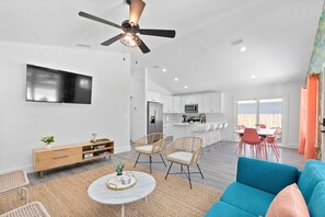Living area - 2 Homes Side by side- Downtown Close- PRIVATE PICKLEBALL COURT (St. Augustine)