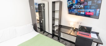 23 North Road Studios Near QE and UOB