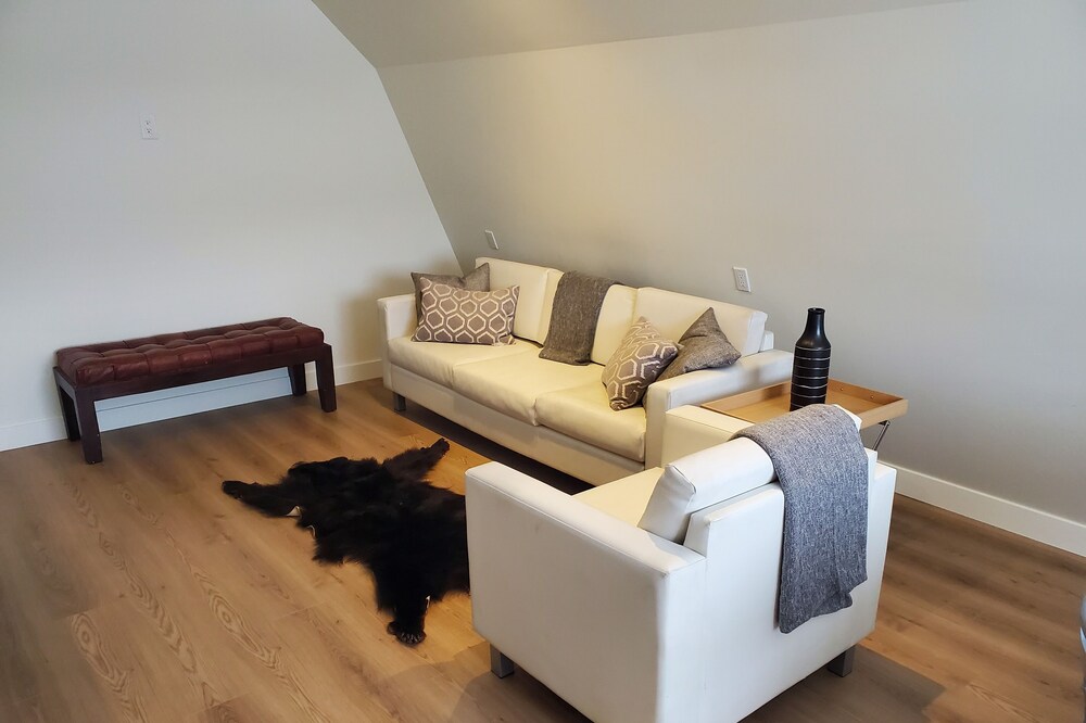 Newly Renovated Suite in Paradise