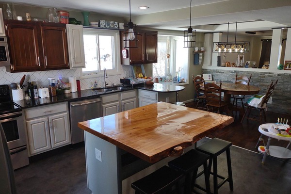kitchen into dinning area