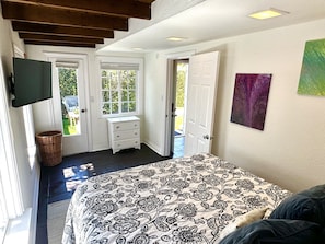 2 bedrooms, desk, Internet, bed sheets - A California Dream Escape (Costa Mesa)
