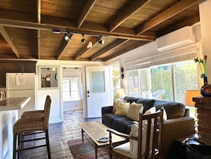 TV, fireplace - A California Dream Escape (Costa Mesa)