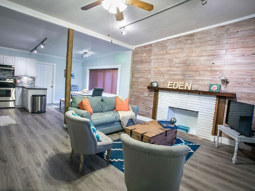 Heated Pool House with Outdoor Dining 2 Bedroom