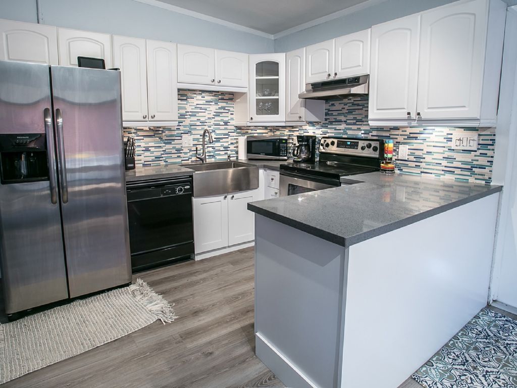 Heated Pool House with Outdoor Dining 2 Bedroom