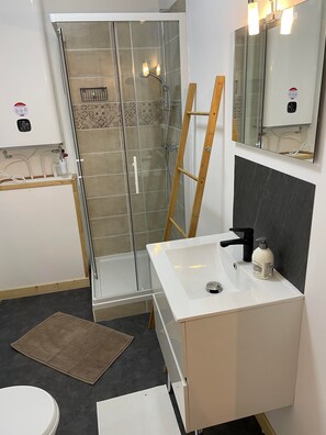 Douche, papier toilette