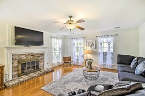 Living Room | Cable/Satellite | Smart TV | Air Hockey Table