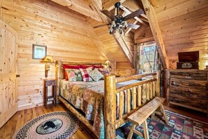 2 bedrooms, iron/ironing board, free WiFi, bed sheets - HotTub•2KingStes•HandBuilt•FreeDollywoodTkt (CCH) (Gatlinburg)